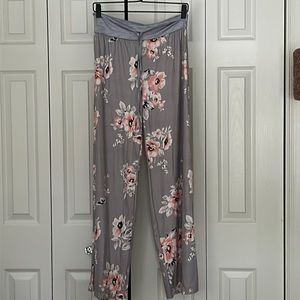 Soft, cool, flower pajama pants, very float and very long, never worn, size S